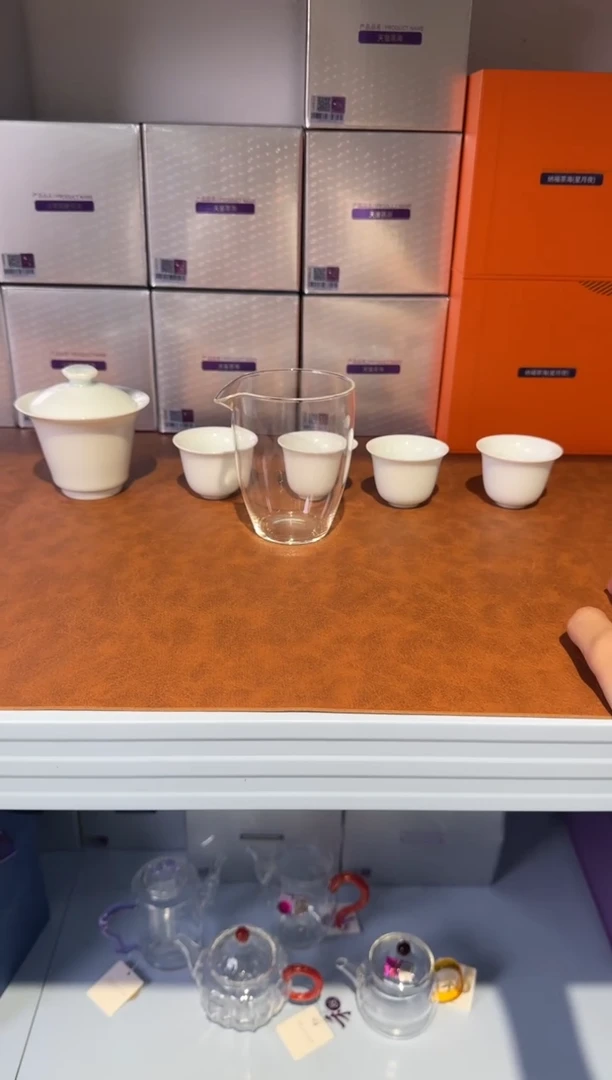 茶具一套盖碗+4杯+公道杯