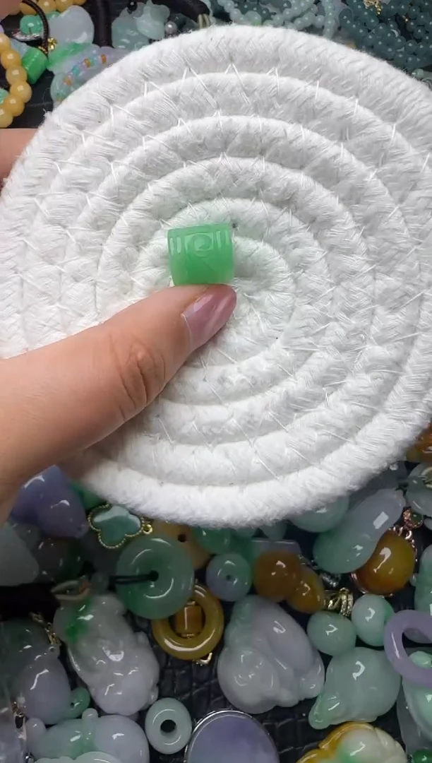 颈饰未镶嵌翡翠缅甸翡翠吊坠