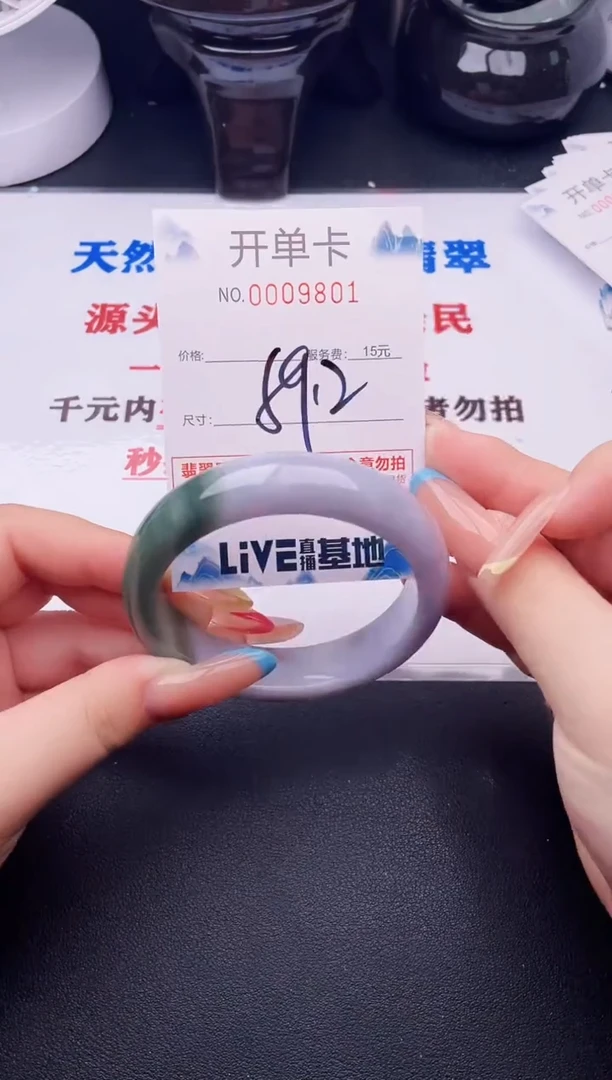 翡翠手镯未镶嵌01