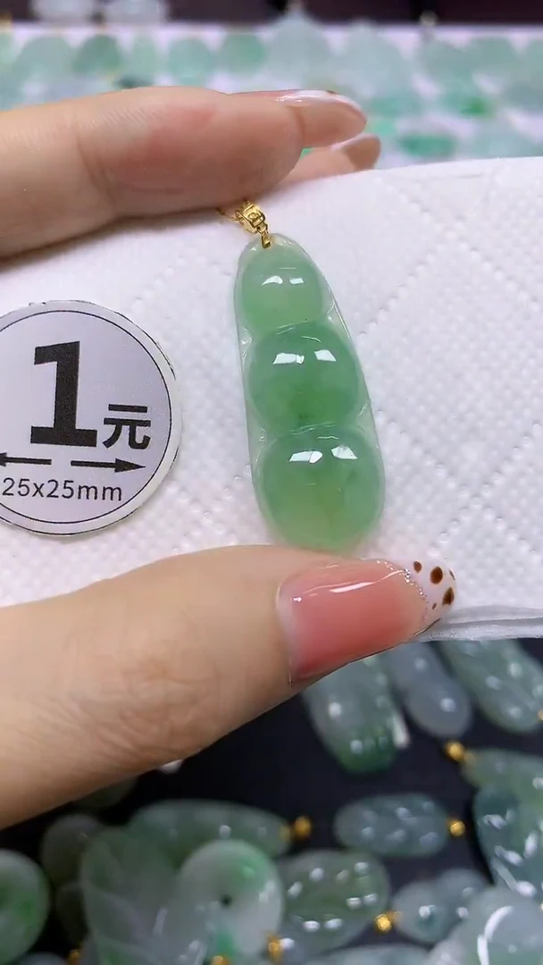 颈饰18K金镶嵌翡翠 天然翡翠A货