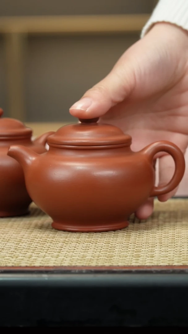 【闪购商品】紫砂茶壶红皮龙掇只200c