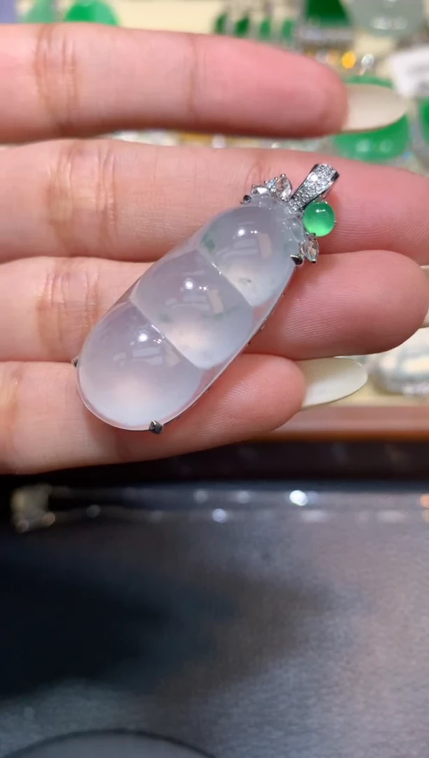 颈饰18K金镶嵌翡翠1