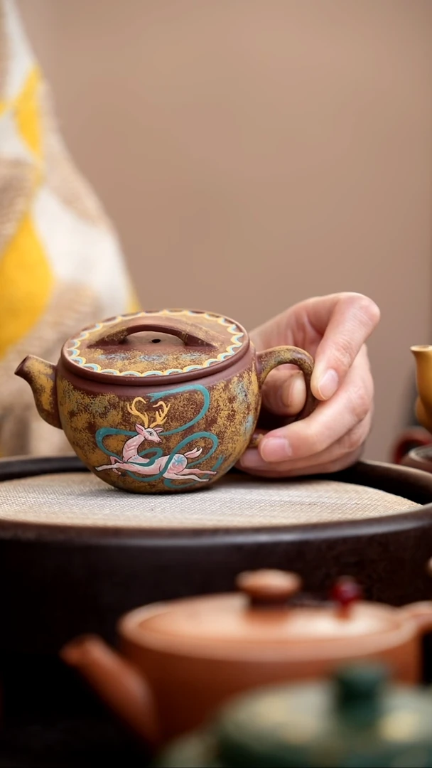 茶壶紫砂紫泥汉瓦泥绘小鹿