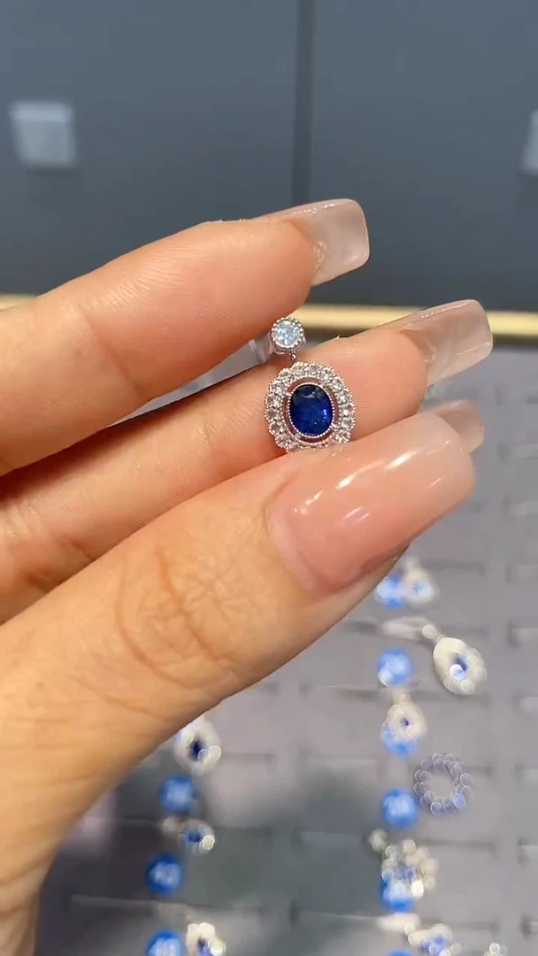 蓝宝石颈饰18K金镶嵌吊坠