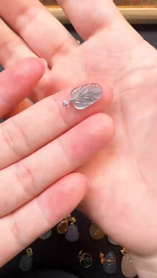 翡翠18K金镶嵌颈饰天然A货翡翠