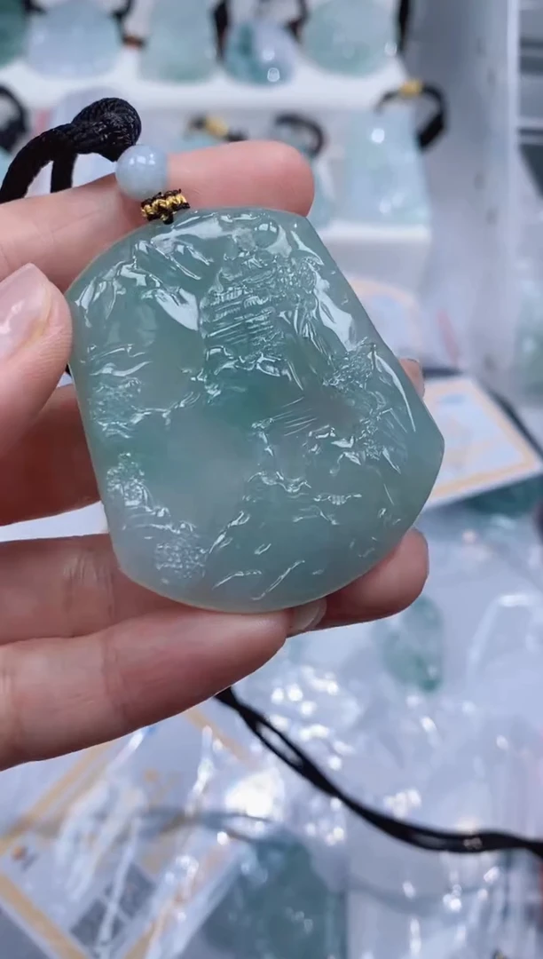 颈饰未镶嵌翡翠吊坠