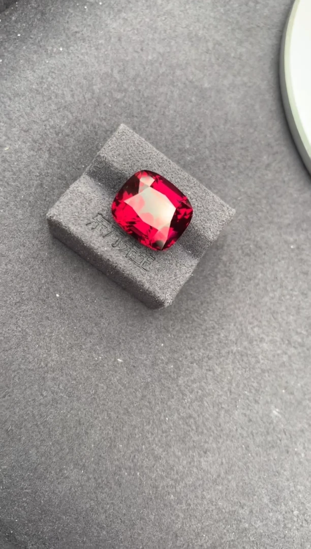 未镶嵌珠宝半成品石榴石13.7ct镁铝榴石 定制  AH