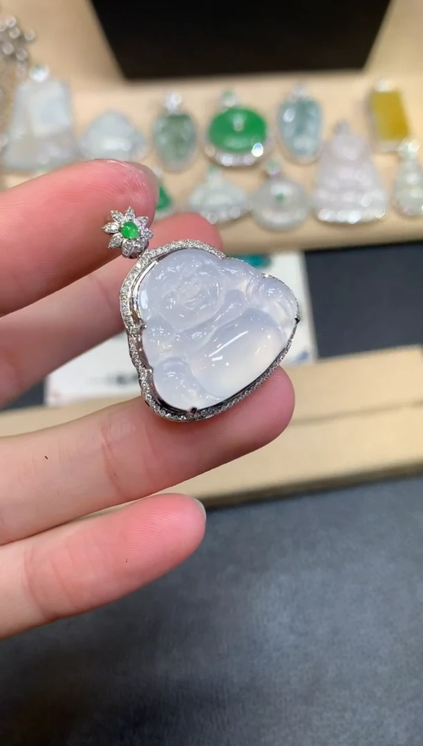 【闪购商品】翡翠颈饰18K金镶嵌佛公【无服务费】