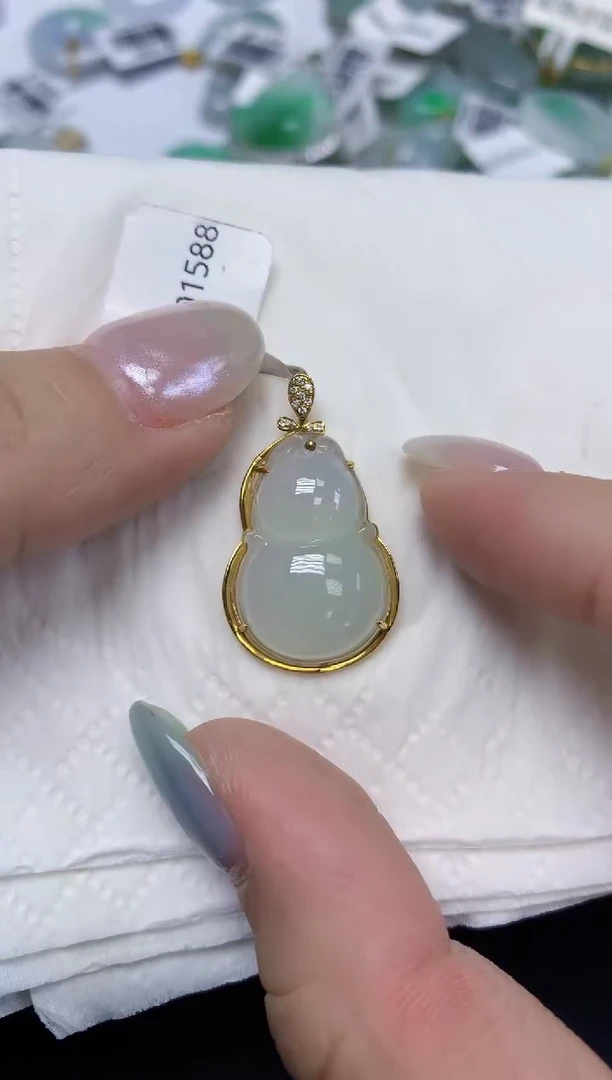 翡翠18K金镶嵌颈饰天然缅甸翡翠A货