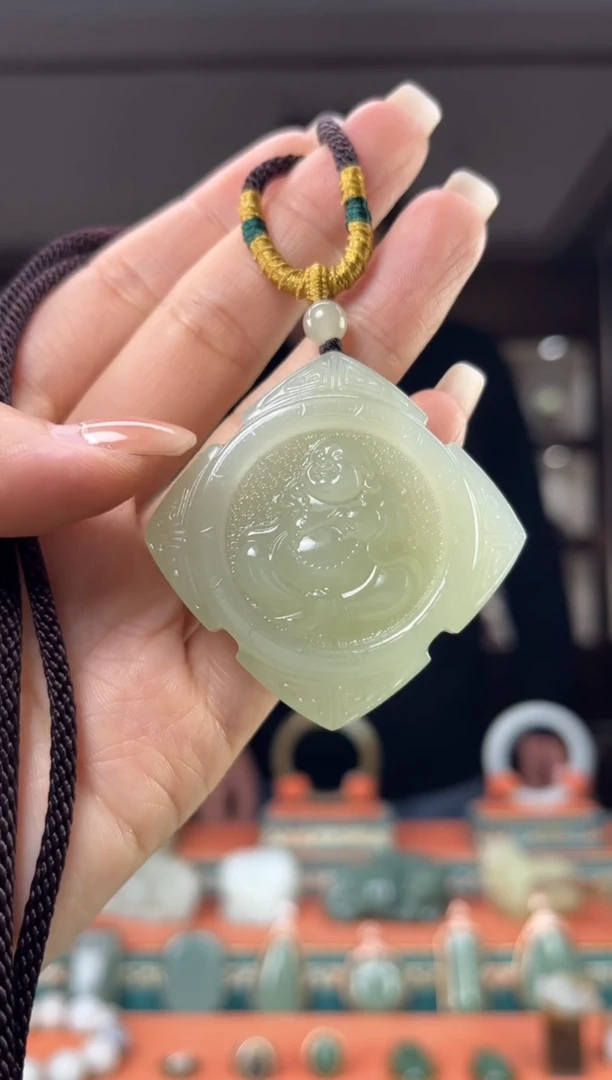 颈饰未镶嵌和田玉佩佩