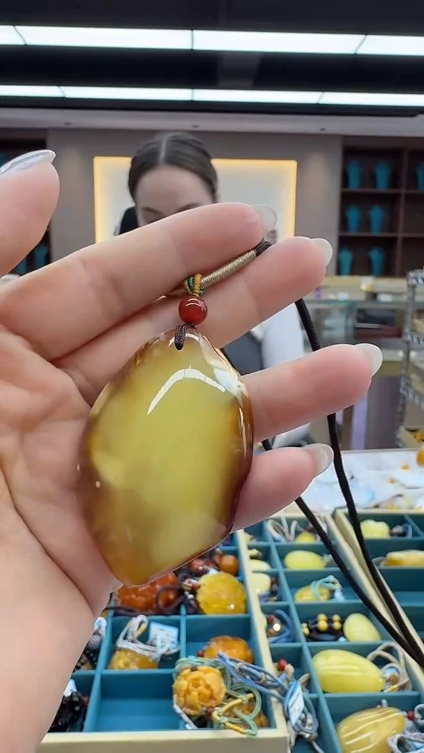 琥珀颈饰未镶嵌157秒拍号 假一罚三