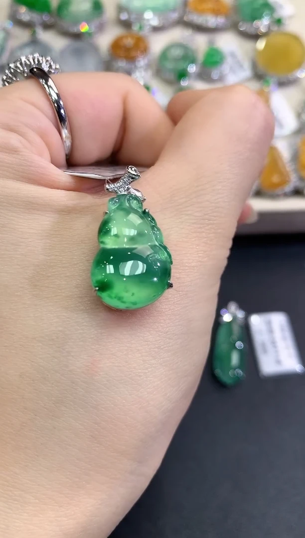 【闪购商品】翡翠颈饰18K金镶嵌D13