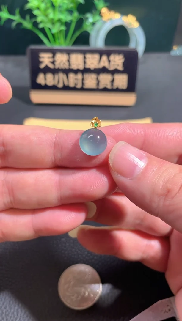 翡翠18K金镶嵌颈饰翡翠