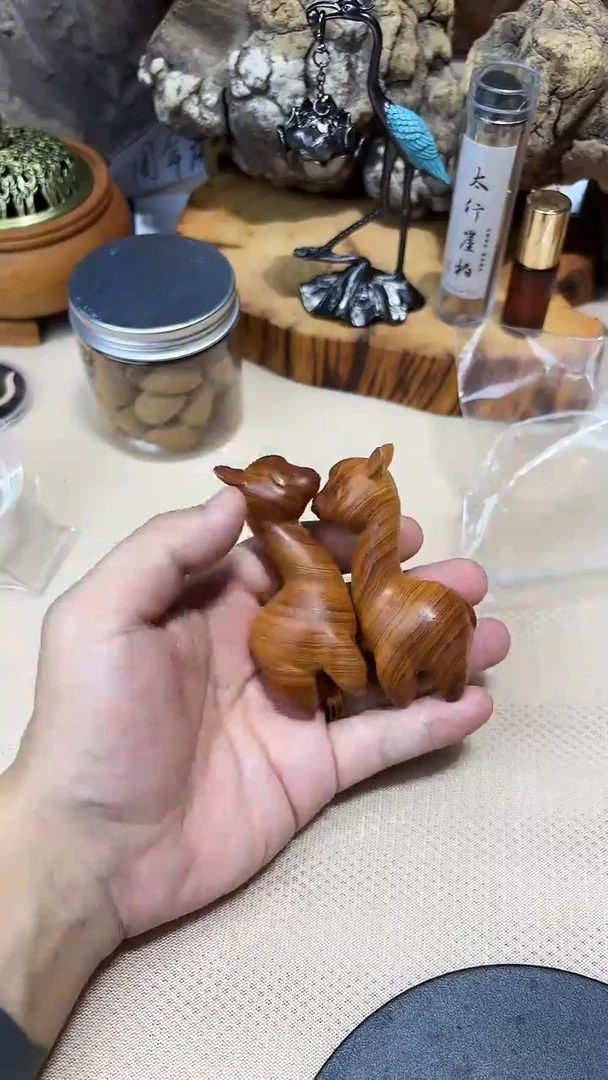 柏木（崖柏）南太行崖柏羊驼手把件