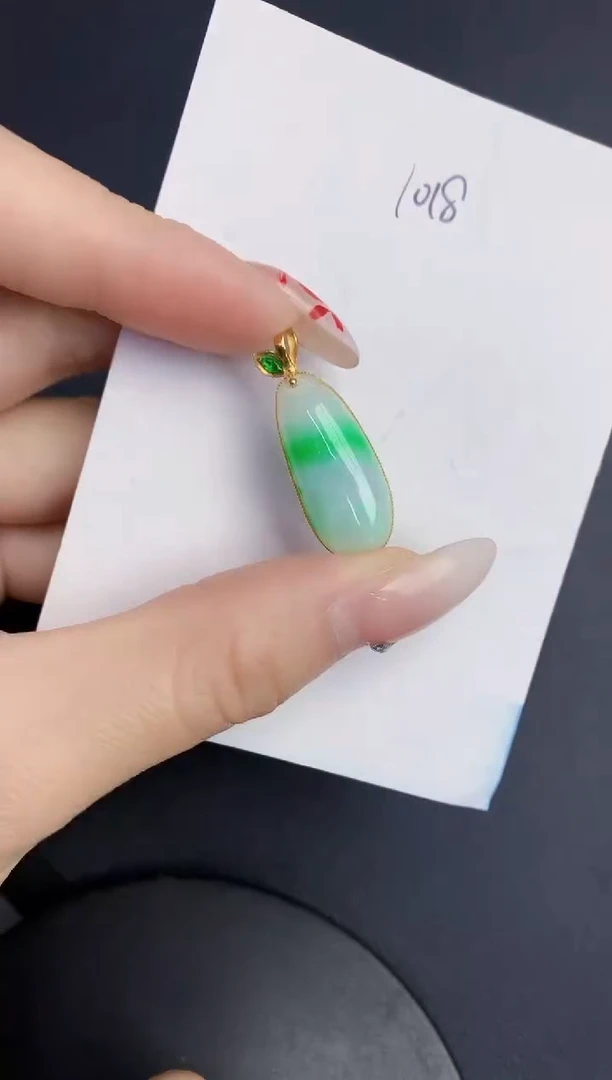 【闪购商品】翡翠颈饰18K金镶嵌0000000000
