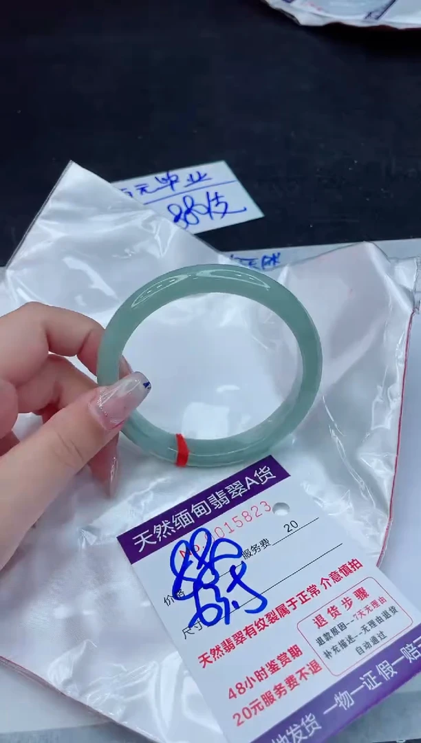 翡翠手镯未镶嵌880.0000000