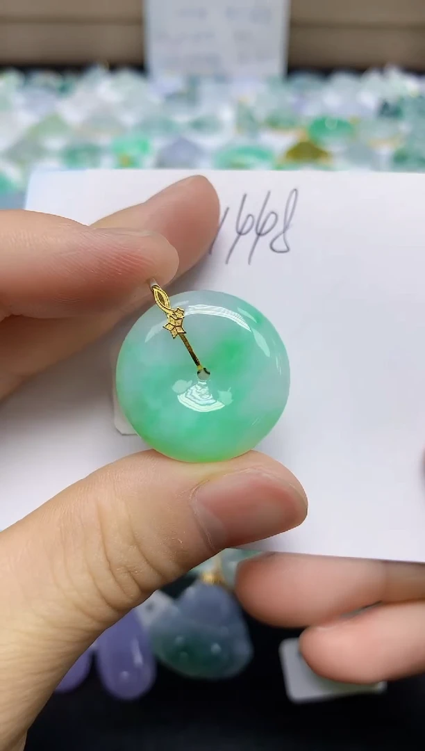 颈饰18K金镶嵌翡翠天然缅甸翡翠A货翡翠百元以上9元证书费自理