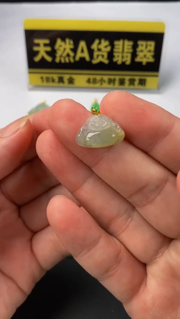 颈饰18K金镶嵌翡翠天然A货翡翠