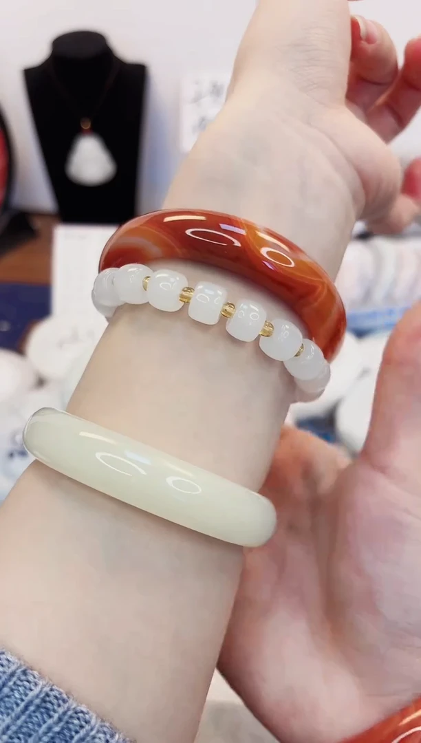 【闪购商品】石英质玉手镯未镶嵌118-玛瑙62圈口