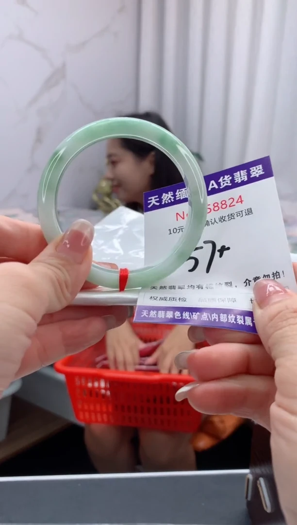 翡翠手镯未镶嵌有纹，完美者勿拍