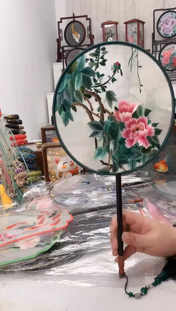 扇子苏绣作品手工团扇