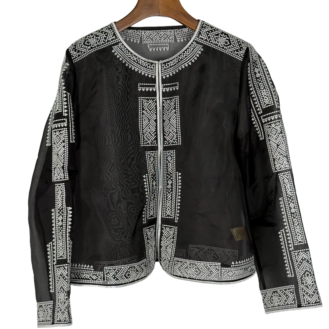 朱总原创设计2025026雕纹暗喻极简民族风短款上衣