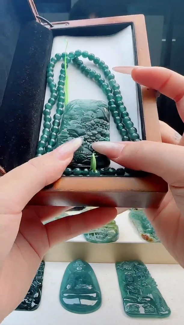 颈饰未镶嵌翡翠多样性发其中一