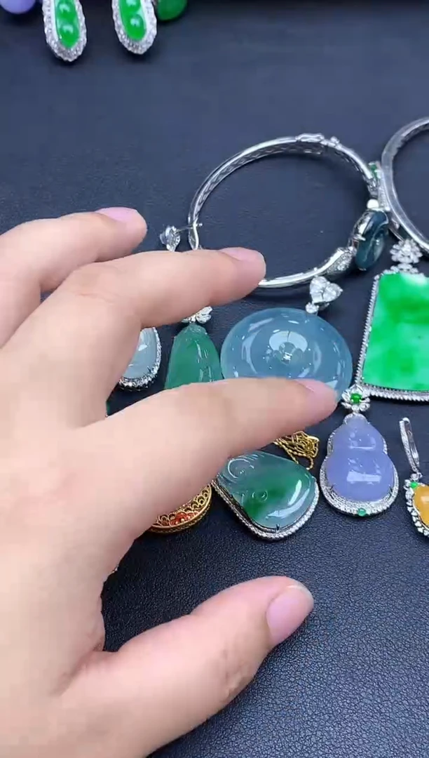 未镶嵌手镯翡翠V****呀1111-春日珠宝