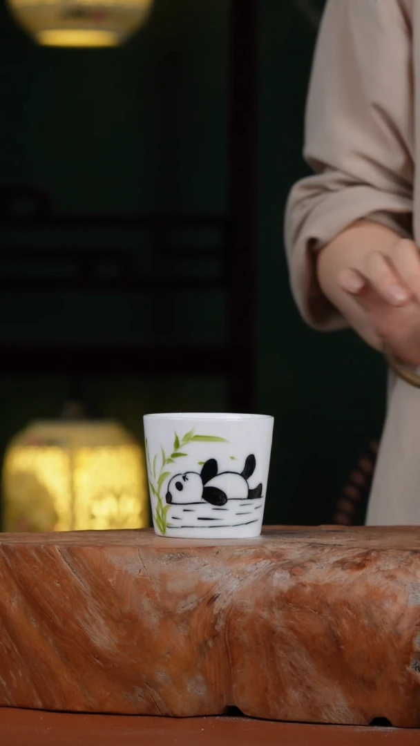 摆件景德镇高温釉中彩猪口杯直径7高6.5
