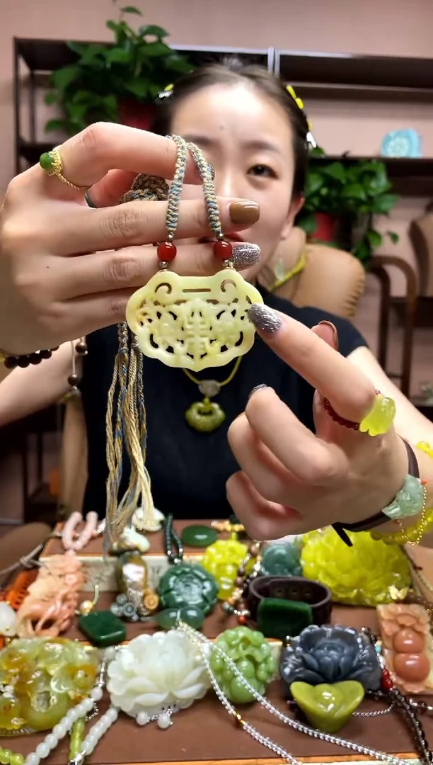 未镶嵌岫玉吊坠·