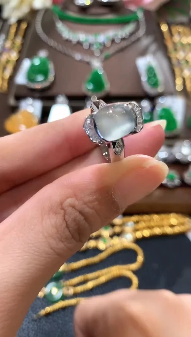 18K金镶嵌戒指翡翠z103