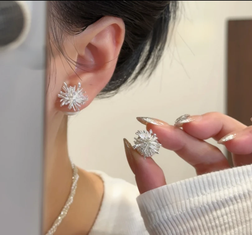 铜合金耳饰 2025夏季新款氛围感立体烟花珠珠耳钉显瘦百搭轻奢