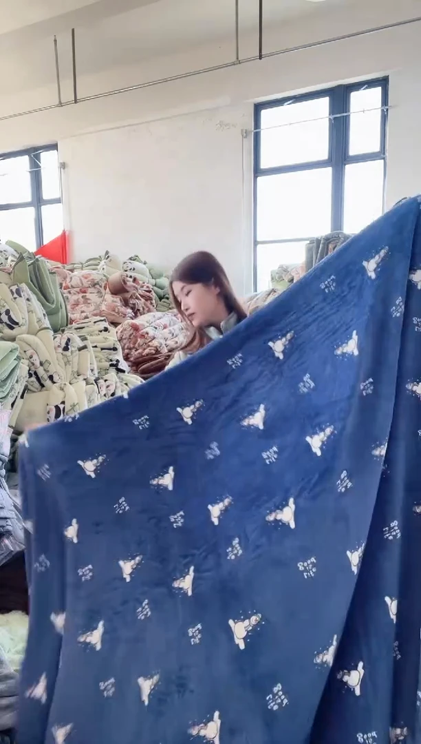 牛奶绒主播手上展示的产品  1.8*2.0米