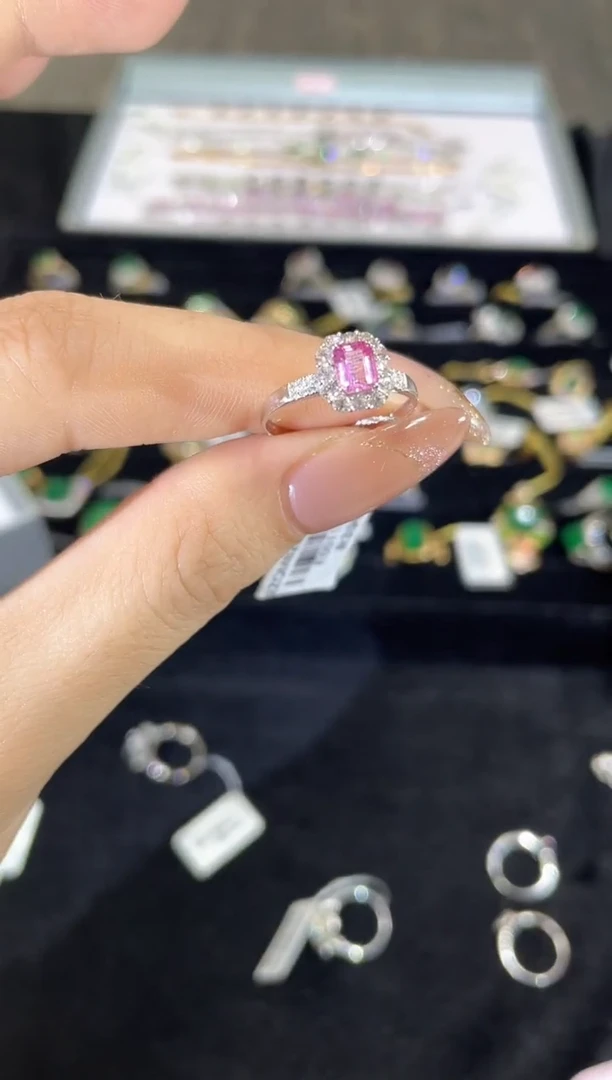 戒指蓝宝石18K金镶嵌戒指