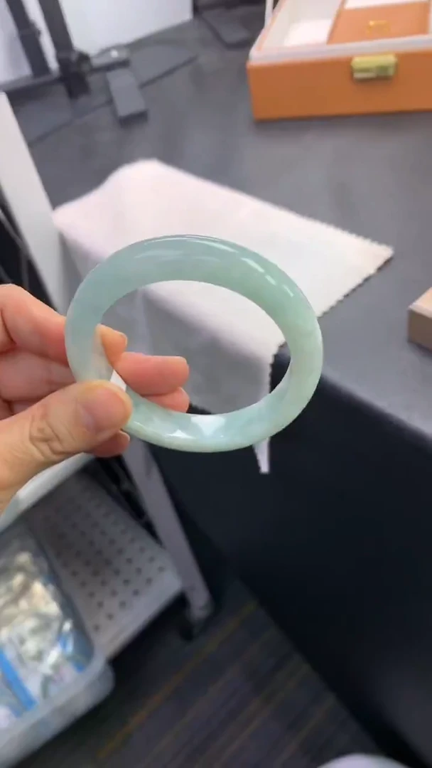 未镶嵌手镯翡翠退货需手镯吊牌标签完好