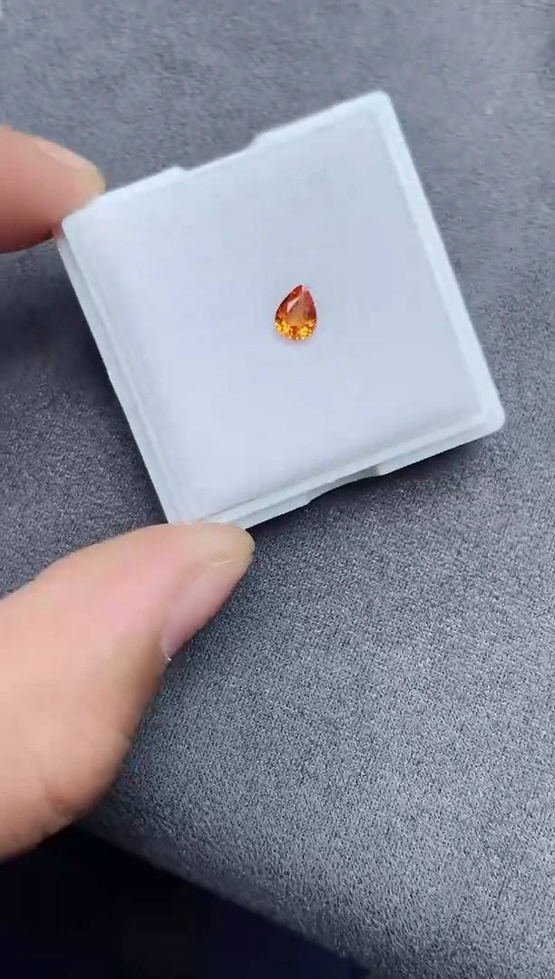 未镶嵌裸石石榴石（芬达石）0.62ct