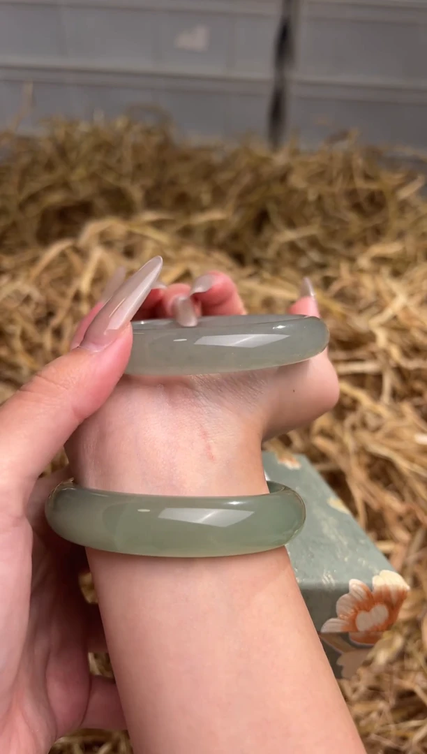 未镶嵌手镯石英质玉D4133