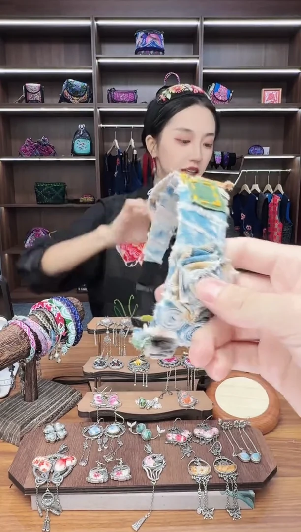 织绣A141蒙阿苏苗绣传承店