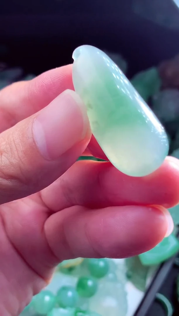 未镶嵌定制翡翠柒*?翡翠毛货定制