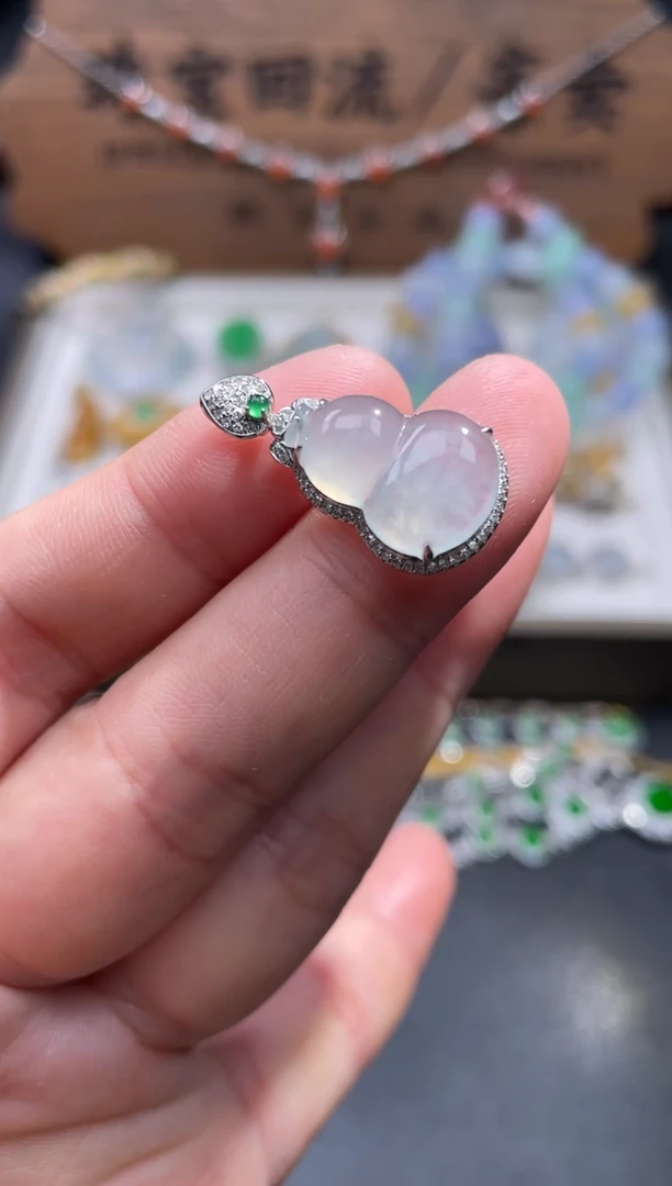 【闪购商品】翡翠颈饰18K金镶嵌22........