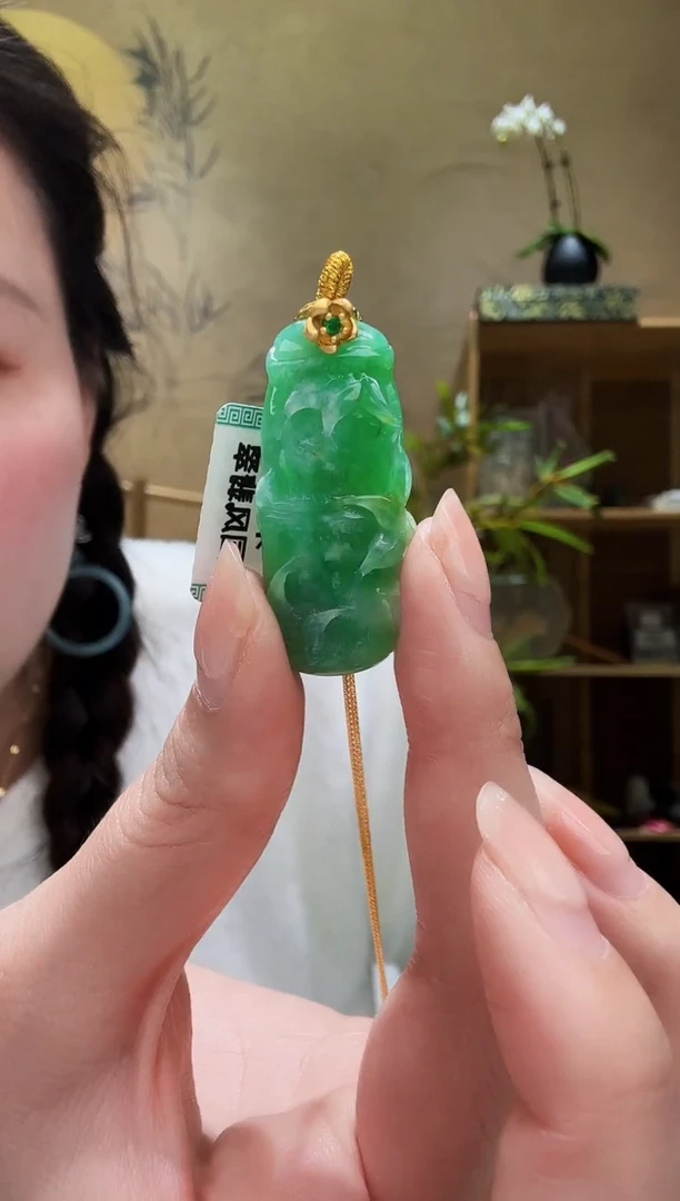 颈饰未镶嵌翡翠吊坠