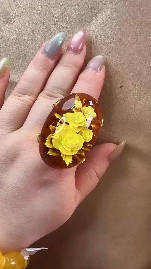 未镶嵌颈饰琥珀戒指