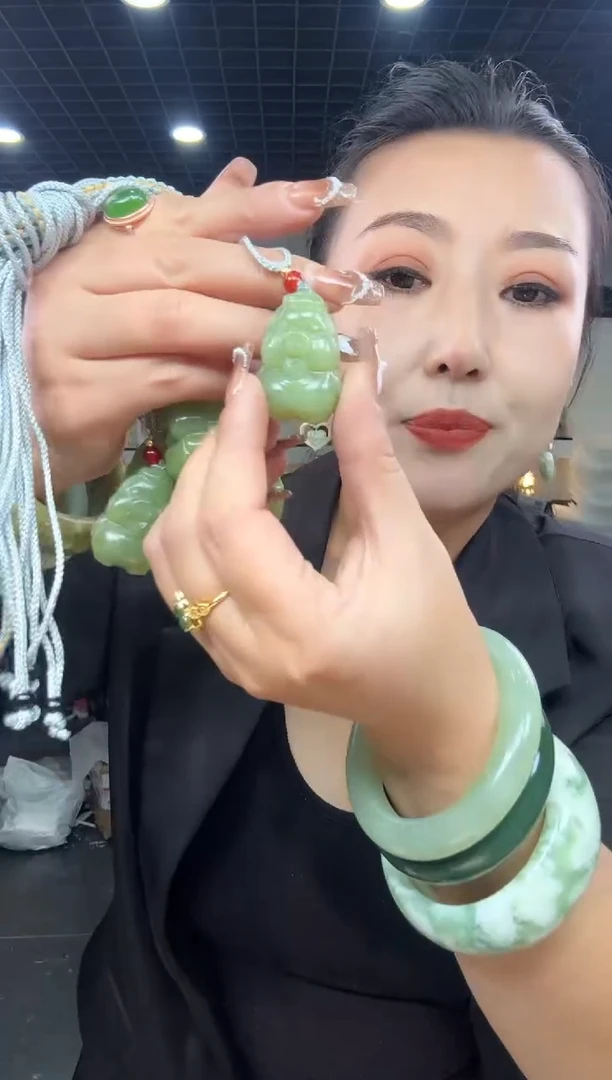 【闪购商品】岫玉颈饰未镶嵌湖水绿【猪】