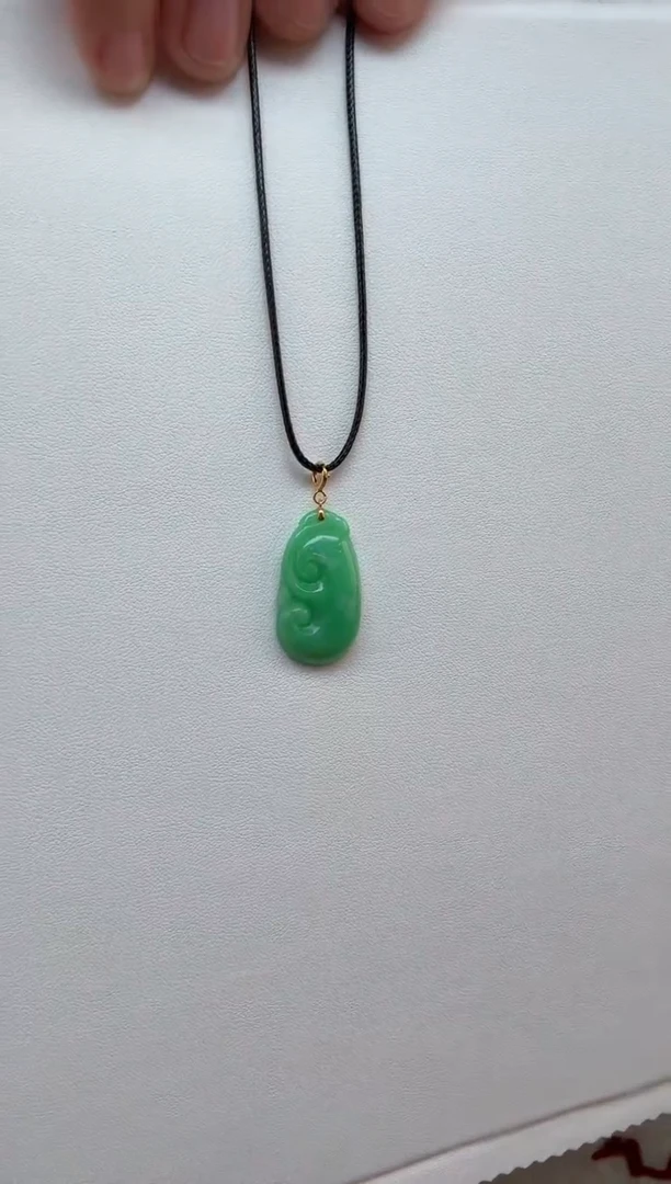 颈饰18K金镶嵌翡翠如意