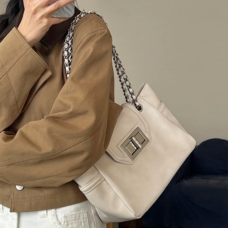 链条单肩腋下大包2025新款油腊皮质感大容量通勤托特包简约斜挎包