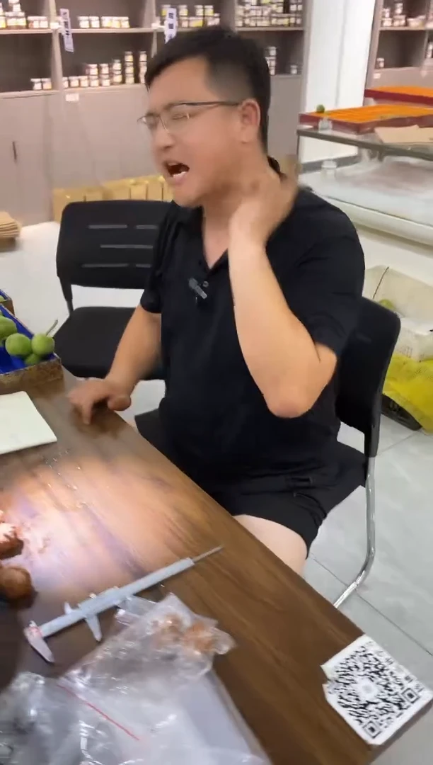 文玩核桃把件【谨慎下单，青皮开起不tui不huan！】血麒麟50上青皮果