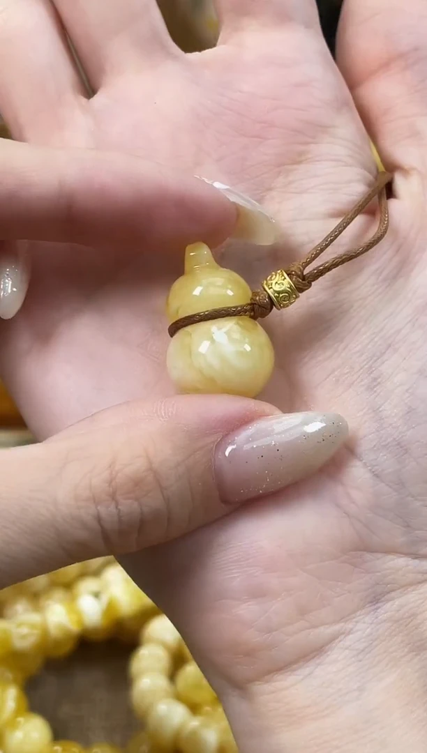 未镶嵌琥珀裸石135