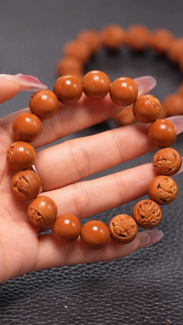 橄榄核手串1.3半镂空春华秋实