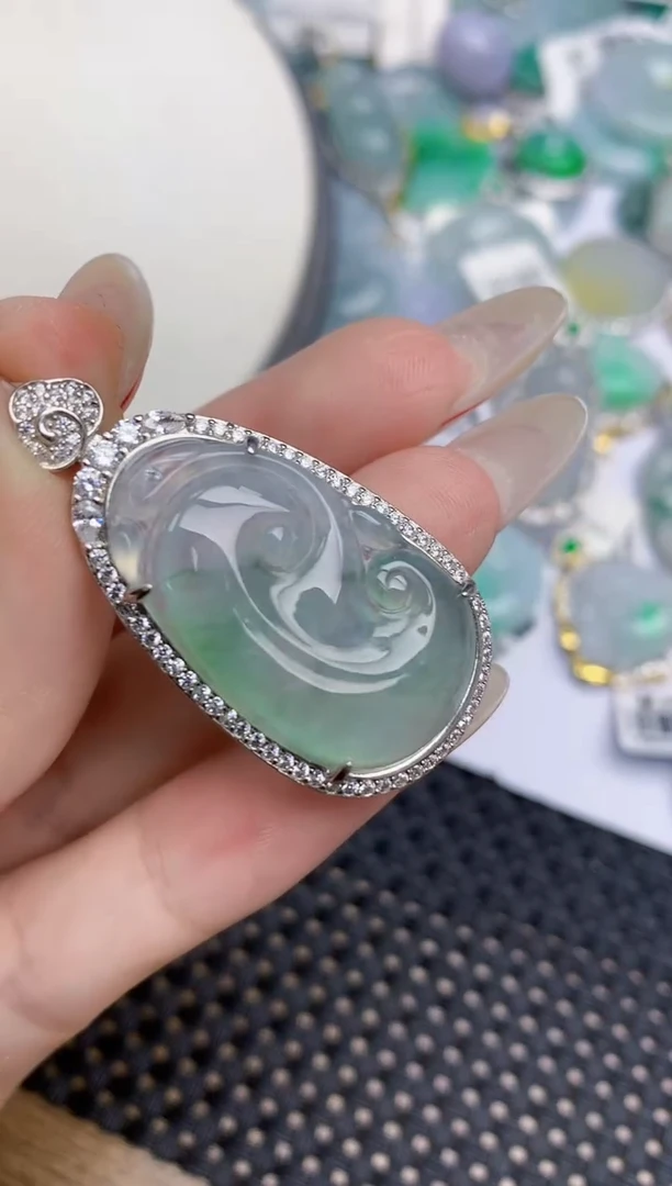 颈饰未镶嵌翡翠天然翡翠A货  百元以上9米证书费自理