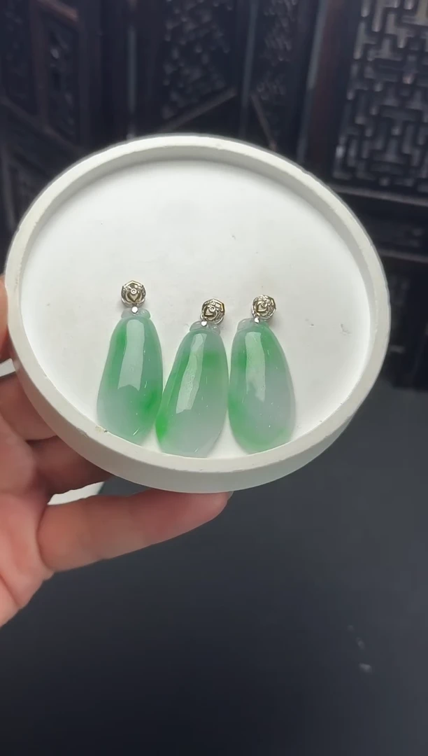 颈饰18K金镶嵌翡翠YM1122-4福瓜